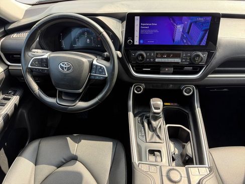 Used 2025 Toyota Grand Highlander AWD image 10