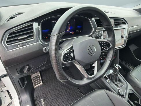 Used 2022 Volkswagen Tiguan SE R-Line AWD/4WD image 4