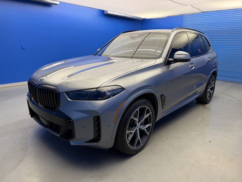 Used 2024 BMW X5 xDrive40i w/ M Sport Package AWD/4WD image 4