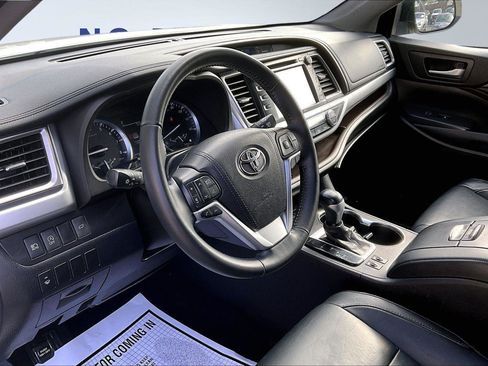 Used 2017 Toyota Highlander XLE image 16