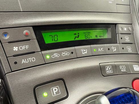 Used 2015 Toyota Prius Two image 28