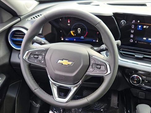 New 2026 Chevrolet Trax LT w/ Sunroof Package image 11