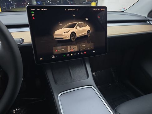 Used 2025 Tesla Model Y Long Range image 20