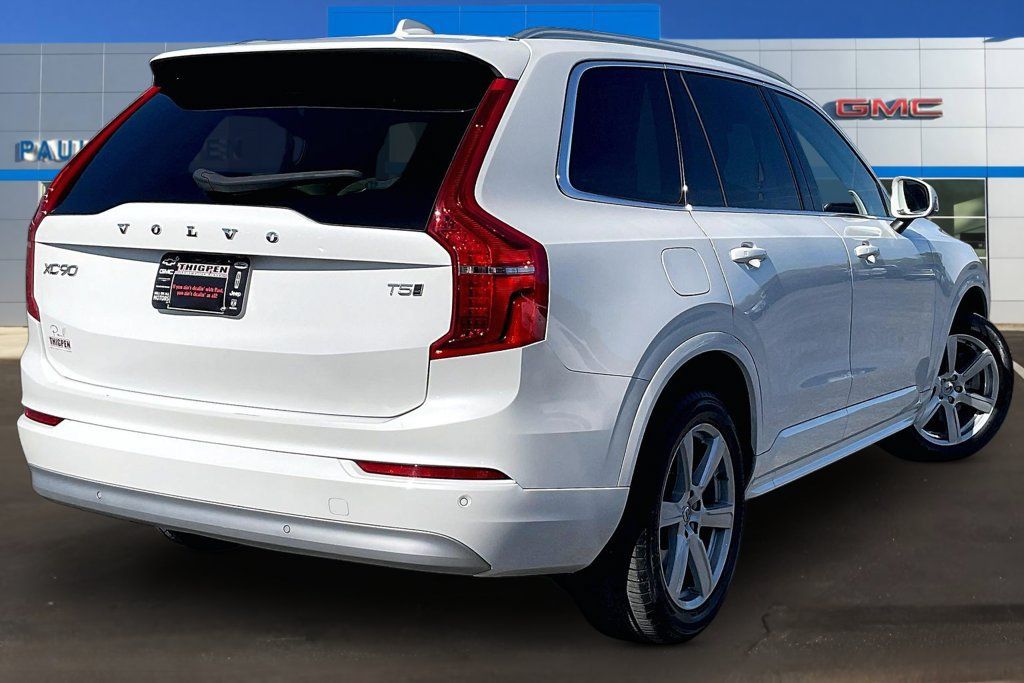 Used 2022 Volvo XC90 T5 Momentum AWD/4WD image 6