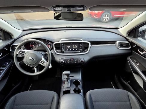 Used 2020 Kia Sorento LX AWD/4WD image 13