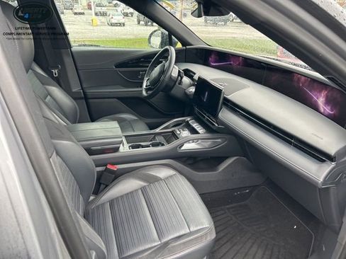 Used 2024 Lincoln Nautilus Reserve w/ Equipment Group 202A image 5