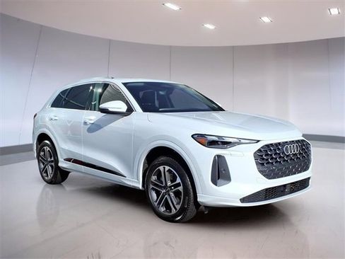 Used 2025 Audi Q5 Premium w/ Convenience Package image 1