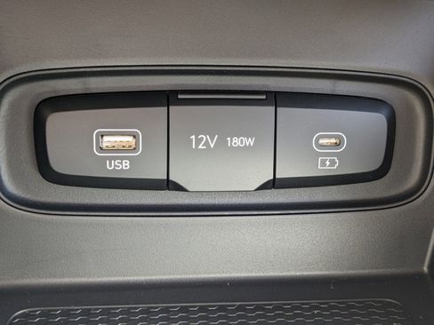 New 2025 Hyundai Venue SE image 29