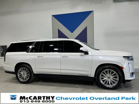 Used 2023 Cadillac Escalade ESV Premium Luxury w/ Performance Package image 3
