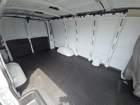 New 2026 GMC Savana 3500 w/ Driver Convenience Package RWD image 28
