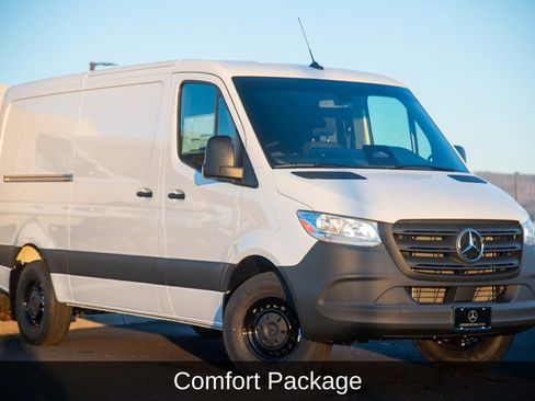 Used 2025 Mercedes-Benz Sprinter 2500 image 3