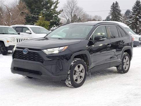 Used 2022 Toyota RAV4 XLE image 2