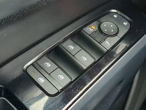 Used 2025 Nissan Pathfinder SL w/ SL Premium Package FWD image 24
