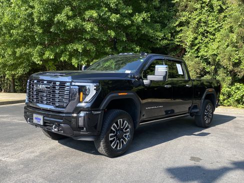 Used 2024 GMC Sierra 2500 Denali Ultimate AWD/4WD image 5