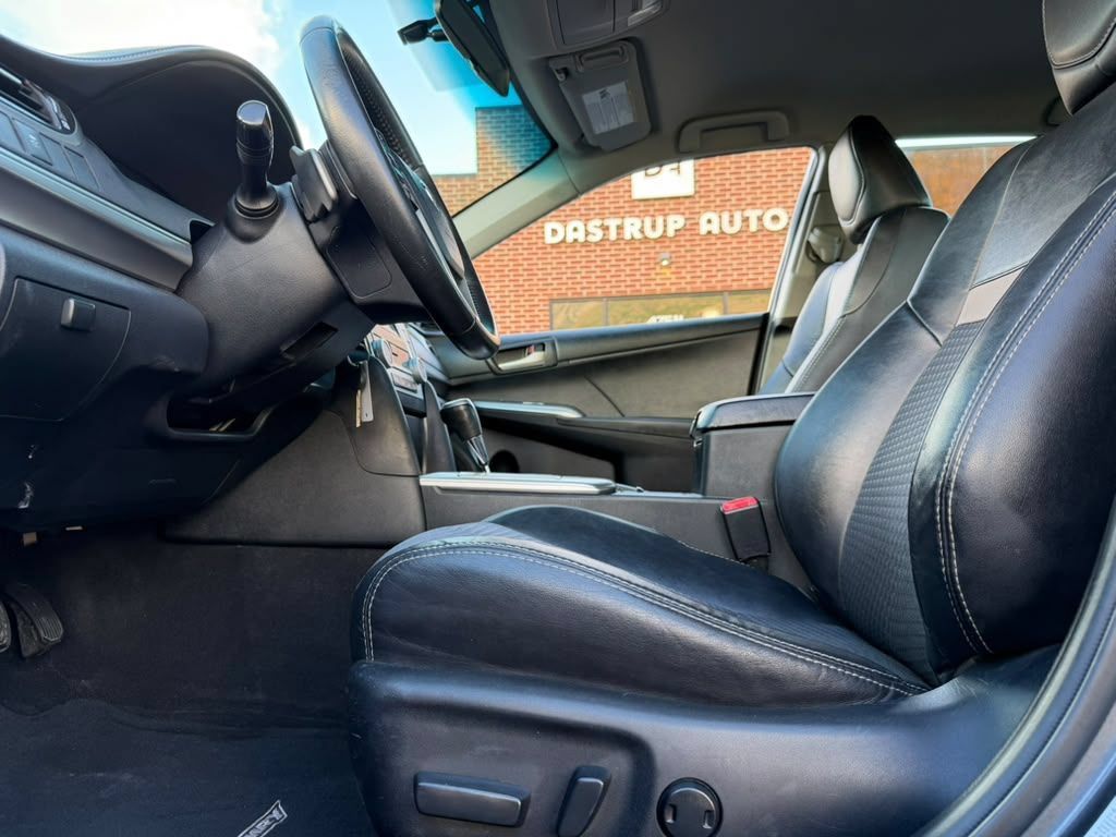 Used 2012 Toyota Camry SE FWD image 14