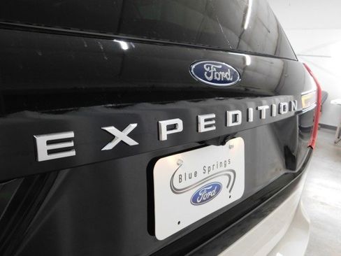 New 2025 Ford Expedition Platinum image 5