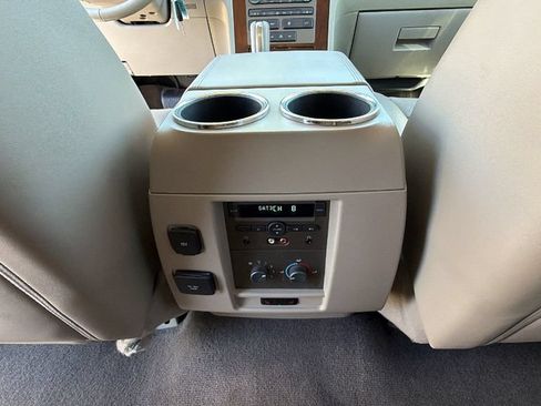 Used 2014 Lincoln Navigator 4WD image 25