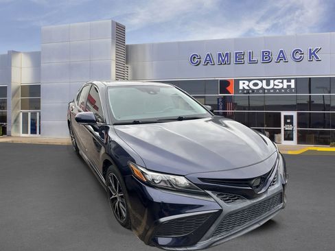 Used 2021 Toyota Camry SE w/ Convenience Package FWD image 3