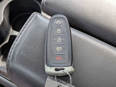 Used 2013 Lincoln MKS FWD image 28