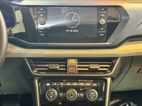 Used 2024 Volkswagen Taos SE w/ Panoramic Sunroof Package image 27