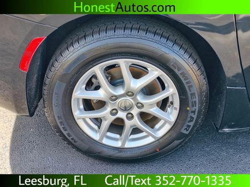 Used 2020 Chrysler Voyager Lxi image 21