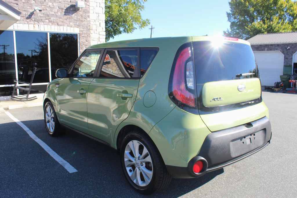 Used 2015 Kia Soul + FWD image 8