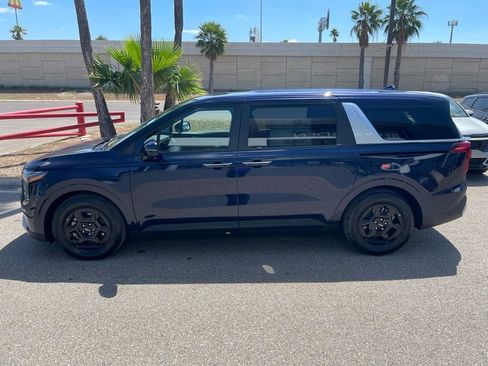 New 2026 Kia Carnival FWD image 4