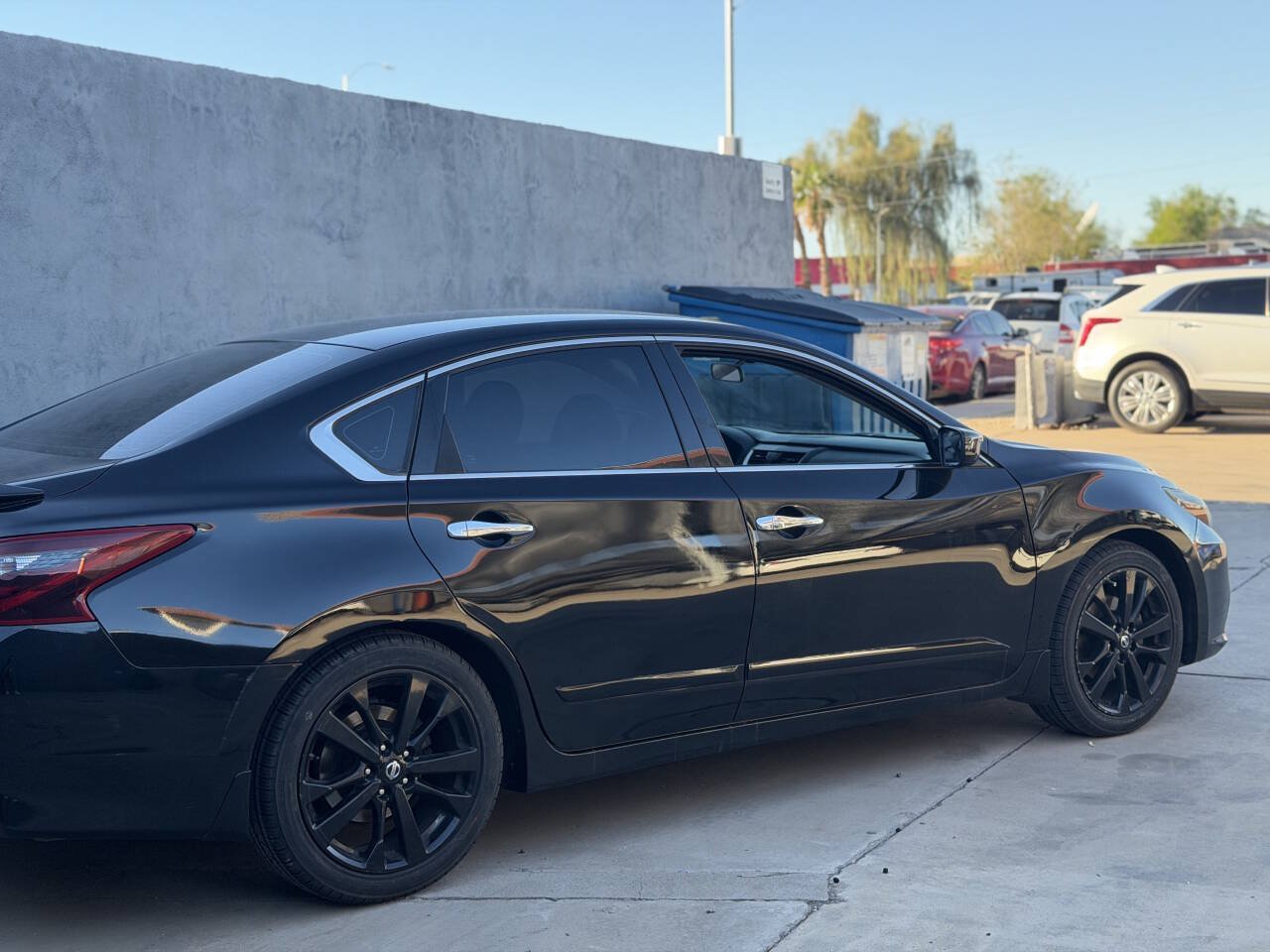 Used 2017 Nissan Altima 2.5 SR w/ Midnight Edition Package FWD image 4