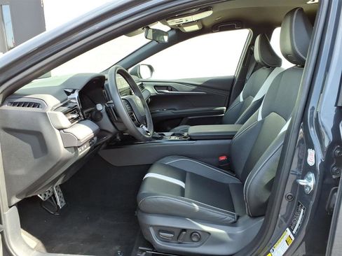 Used 2025 Toyota Camry SE image 12