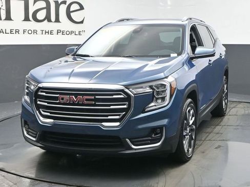 Used 2024 GMC Terrain SLT w/ Infotainment Package II image 7