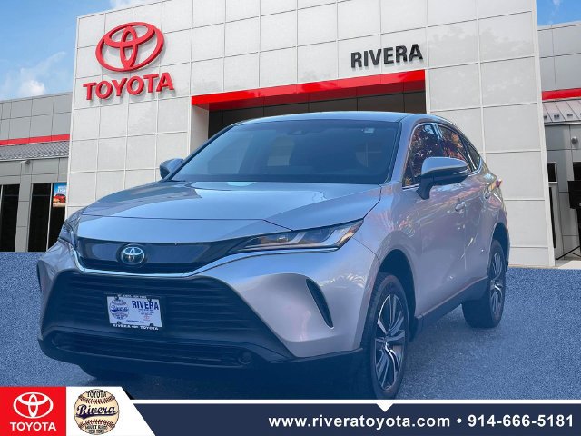 Used 2024 Toyota Venza LE AWD/4WD image 4