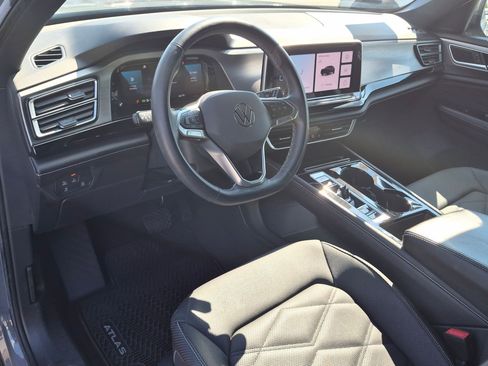 Used 2024 Volkswagen Atlas Cross Sport SE FWD image 17