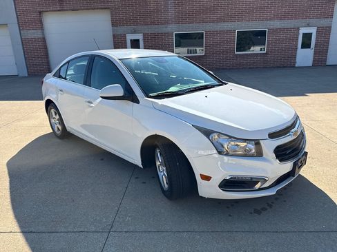 Used 2015 Chevrolet Cruze LT FWD image 3