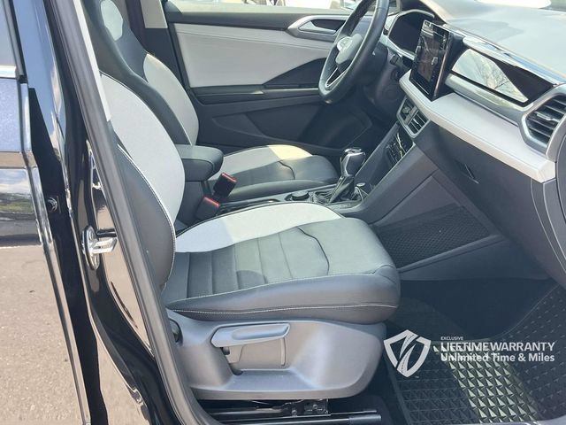 Used 2025 Volkswagen Taos SEL AWD/4WD image 28