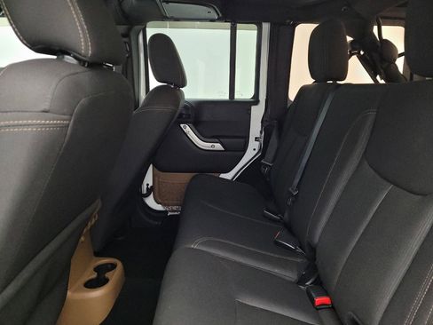 Used 2016 Jeep Wrangler Unlimited Sahara w/ Connectivity Group image 18