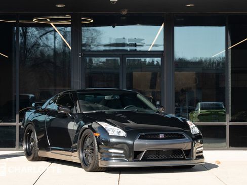 Used 2015 Nissan GT-R Premium image 1