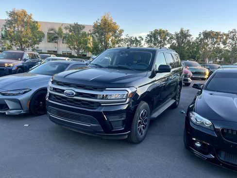 Used 2024 Ford Expedition XLT image 1