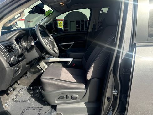 Used 2024 Nissan Titan SV w/ SV Convenience Package image 10