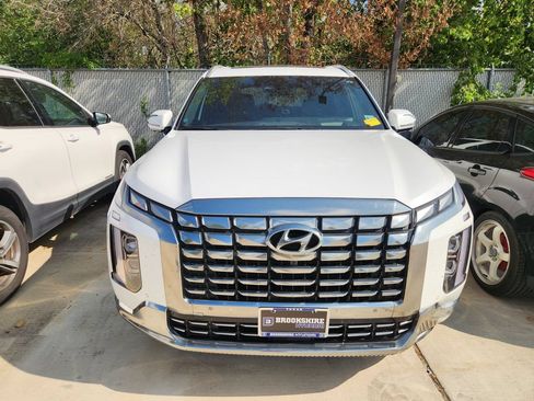 Used 2024 Hyundai Palisade Calligraphy FWD image 2