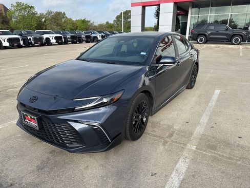 Used 2026 Toyota Camry SE w/ Convenience Package image 1