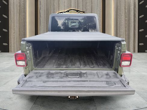 Used 2021 Jeep Gladiator Rubicon w/ Cold Weather Group image 13