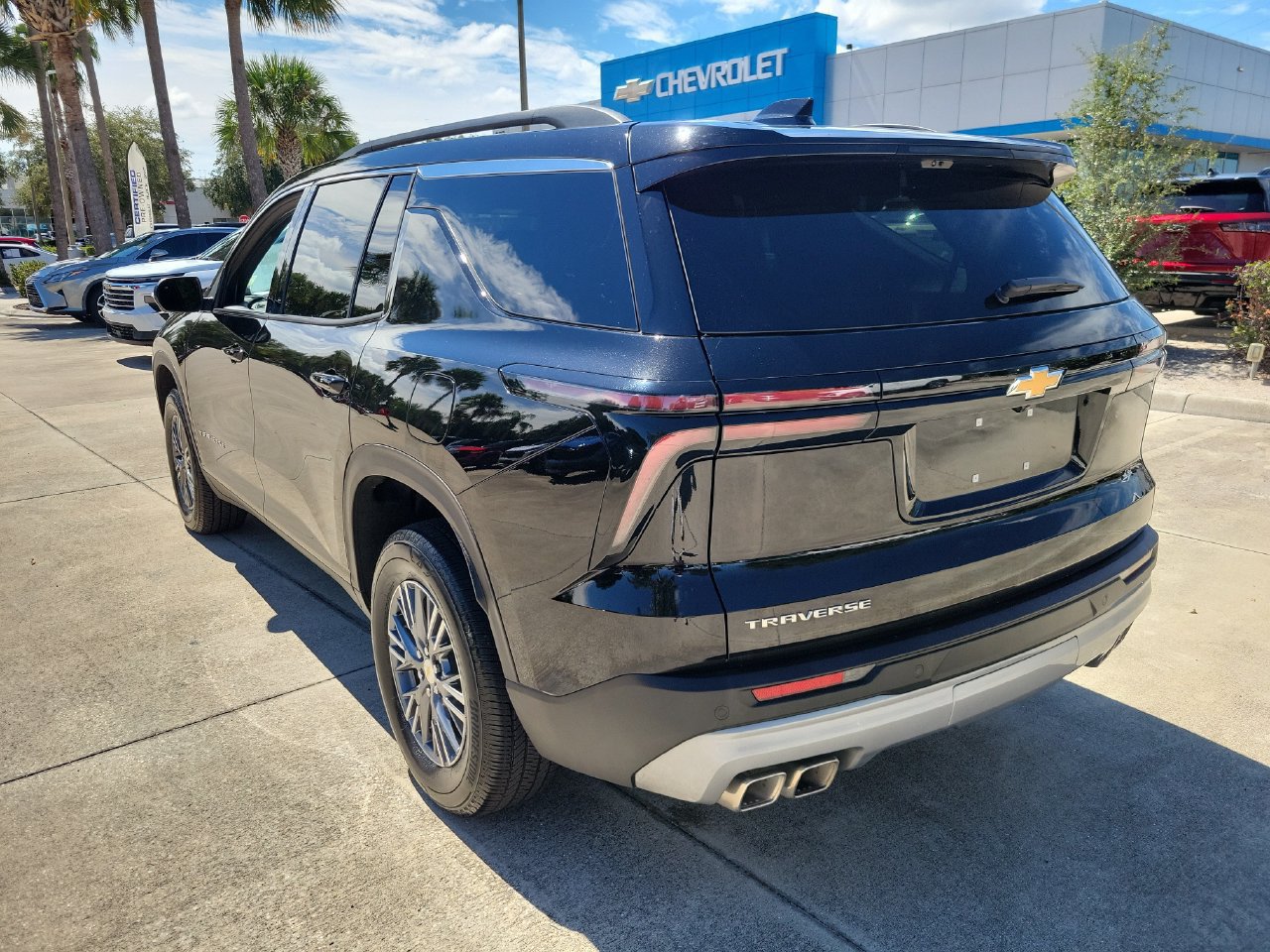 Certified 2026 Chevrolet Traverse LT w/ Driver Confidence Package FWD image 4