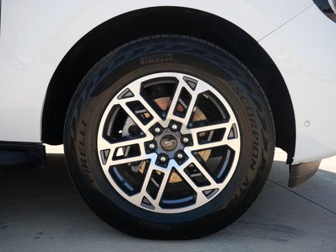 Used 2025 Ford Expedition Active AWD/4WD image 7