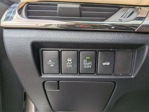 Used 2017 Toyota Avalon XLE Premium image 22