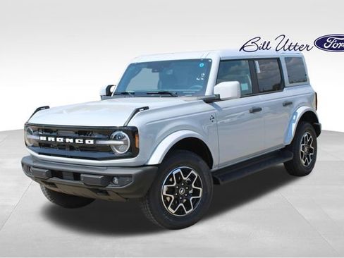 New 2026 Ford Bronco Outer Banks AWD/4WD image 1