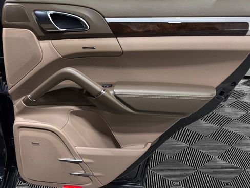 Used 2012 Porsche Cayenne S image 17