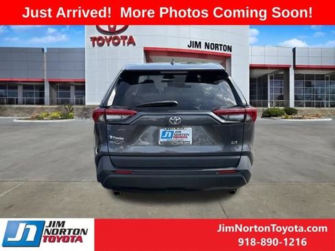 Used 2023 Toyota RAV4 LE FWD image 5