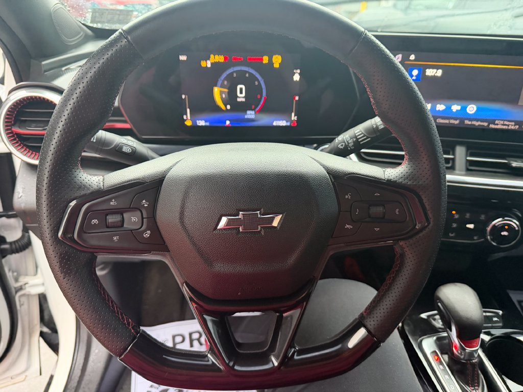 Used 2024 Chevrolet Trax RS w/ Sunroof Package FWD image 15