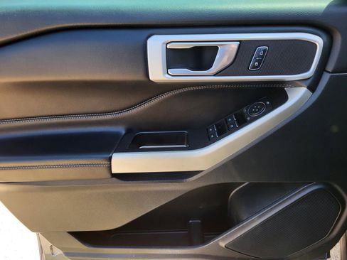 Used 2021 Ford Explorer XLT image 18