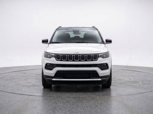 Used 2025 Jeep Compass Limited AWD/4WD image 2
